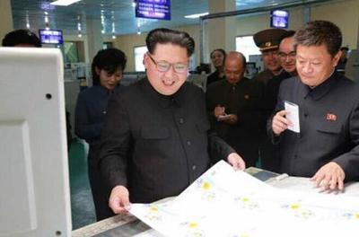 金正恩實(shí)地考察蒲公英作業(yè)本工廠 高度認(rèn)可人性化實(shí)用設(shè)計理念
